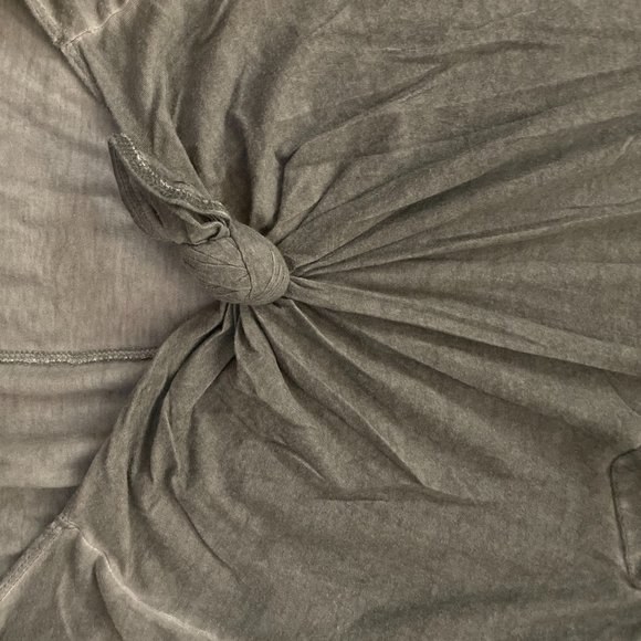 CALVIN KLEIN • STYLE T SHIRT • SIZE MED - Picture 2 of 4